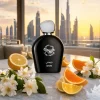Parfum Gemini Anfas Al Khaleej - Flacon noir luxueux sur table en marbre avec agrumes frais et vue sur Dubaï.