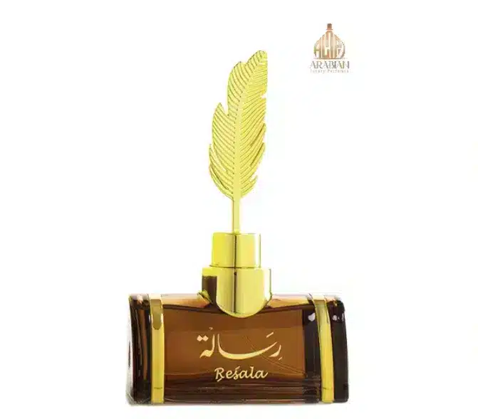 Flacon de parfum Resala d'Arabian Oud avec son bouchon plume dorƩ et son liquide ambrƩ