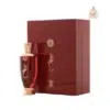 Coffret de luxe bordeaux Taraf d'Arabian Oud contenant le flacon 100ml sur socle de présentation.